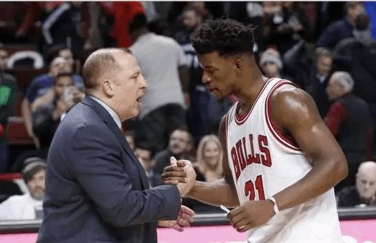 次赛场上展 次赛场上展