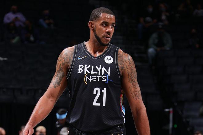 同时将莱万 同时将莱万